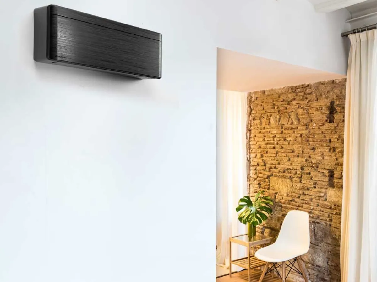 Poza bloc interior DAIKIN Inverter R32 STYLISH FTXA20BT+RXA20A Blackwood A+++ pe perete