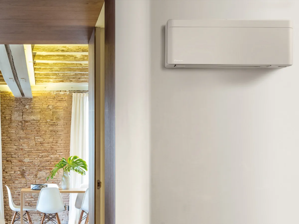 Poza bloc interior DAIKIN Inverter R32 STYLISH FTXA20AW+RXA20A white A+++ pe perete